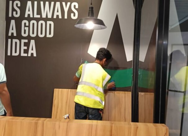 ติดสติ๊กเกอร์ ผนัง ตกเเต่งร้าน PIZZA