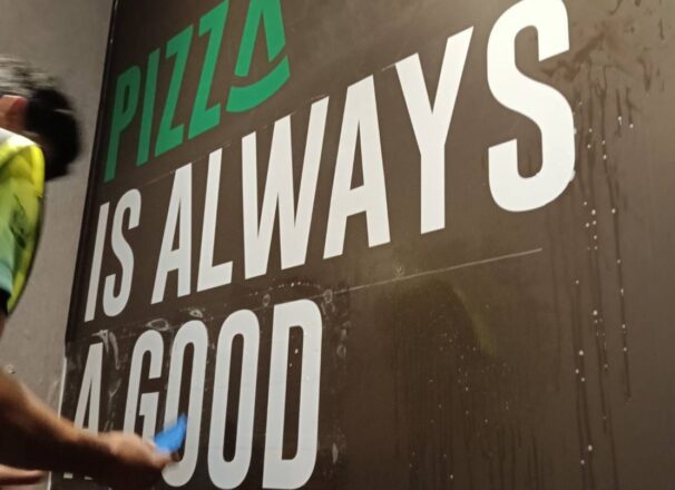 ติดสติ๊กเกอร์ ผนัง ตกเเต่งร้าน PIZZA