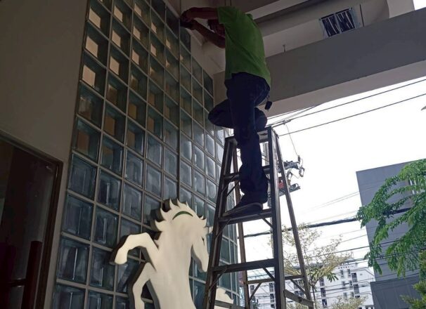 แก้ไขระบบไฟให้กับ ร้าน Pacamara - ME Engineering รับซ่อมป้าย