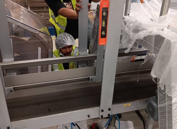 ผลิตบันไดข้ามสายพาน - ME Engineering โรงงานปั๊ม ขึ้นรูปโลหะ