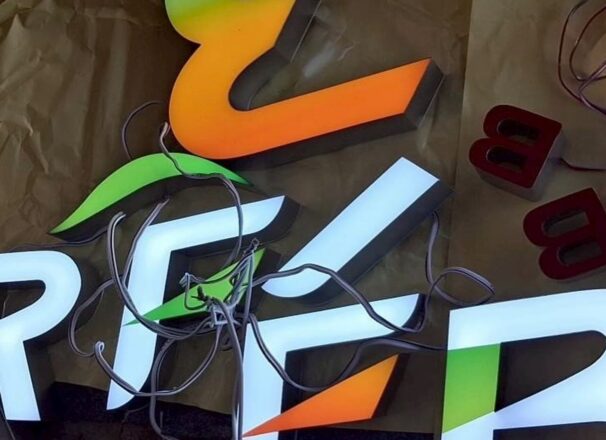 ติดตั้งป้าย AIS ที่โรบินสันสุพรรณบุรี