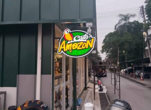 ตั้งป้าย Logo Cafe Amazon ณ โรงพยาบาลนครปฐม - ME Engineering รับทำป้ายไฟ