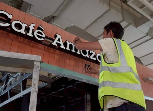 ติดตั้งป้าย Café Amazon สาขา Central กระบี่ - ME Engineering รับทำป้าย