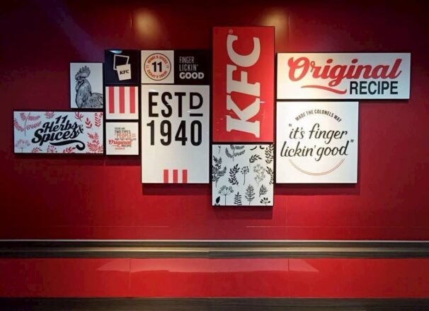 ติดตั้งป้าย KFC @Terminal อโศก​ - ME Engineering รับติดตั้งป้าย