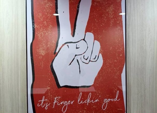 ติดตั้งป้าย KFC @Terminal อโศก​ - ME Engineering รับติดตั้งป้าย