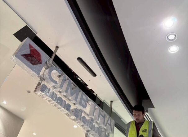งานติดตั้งป้ายธนาคาร CIMB Thai สาขา Central บางนา - ME Engineering รับทำป้าย