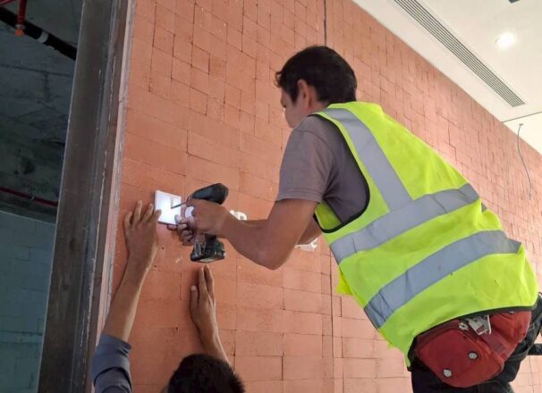 งานติดตั้งป้ายธนาคาร CIMB Thai สาขา Central บางนา - ME Engineering รับทำป้าย