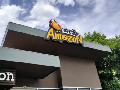 งานรื้อถอนป้าย Amazon ที่ชำรุด