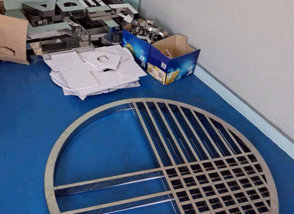 งานรื้อป้ายอาคาร URSCHEL (THAILAND)