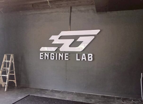 งานติดตั้งป้าย ENGINE LAB | ME Engineering